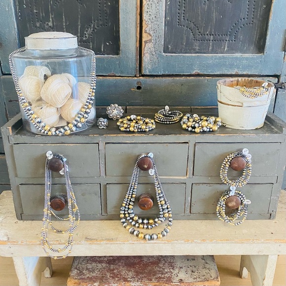 ♥️ Native Strung ♥️ Sterling Silver & 18k Gold Plated Machine Pearls Bracelet - Picture 9 of 11